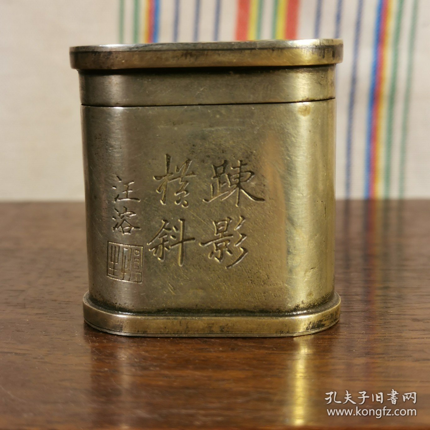 清代时期白铜放大烟膏铜盒一个，雕工精美细致造型独特优美，包浆浓厚十足，皮壳一流完美，品相尺寸实拍实物，大开门的老物件。