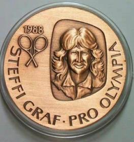 施特菲·格拉芙（Stefanie Graf）网球女皇 纪念章 铜章 径35毫米，厚度1.5毫米，净重16克左右