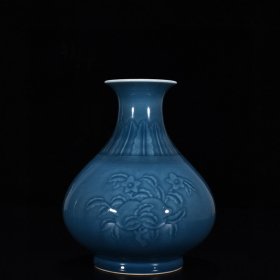 瓷器 清乾隆霁蓝釉刻花果纹玉壶春瓶（回流瓷） 高21厘米 宽17厘米