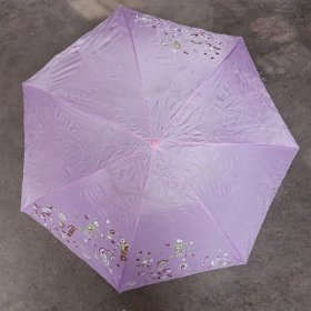 粉红色天堂牌雨伞