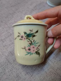 茶杯(粉彩喜上眉梢黄釉茶杯)