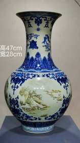 美品·款识“大清乾隆年制”精工细作满工青花粉彩四面开窗山水纹胆式瓶。