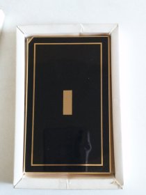 上世纪九十年代收藏九九新GEIT打火机烟盒。7.7*12.5*1cm，装烟部分7.2*10cm。未充过气。