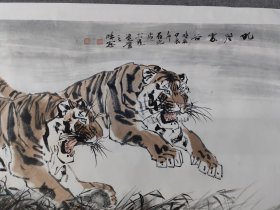 中美协会员朱存光 四尺整138*68，双虎图 朱存光老师，中国美术家协会会员，男，生于1970年，河南商丘人，毕业于河南师范大学，北京燕山书画院特聘画家，后师从王仁华先生，中国美术家协会会员，河南省美术家协会会员，河南省书法家协会会员。 【主要成就】： 2007年获河南省第二届花鸟画大展优秀奖 2007年河南省新人新作展国画优秀展