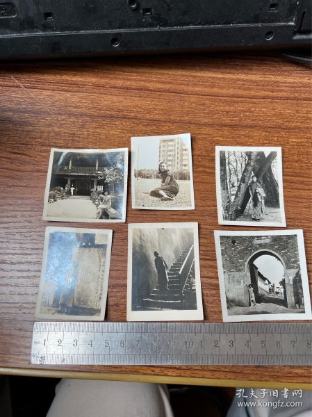 美女老照片9张，在烟雨楼前 ，公园里等