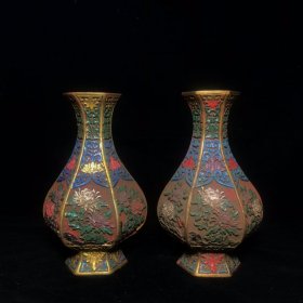 旧藏宫廷御制漆器花瓶。直径14厘米，高24.5厘米