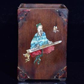 珍藏花梨木镶嵌贝壳琴棋书画四方笔筒
长12厘米，宽12厘米，高17.5厘米