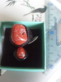 2个戒指合拍，这就是名贵橘红色南红！像夏天成熟的果子！纯天然随形南红！镀银托戒指
