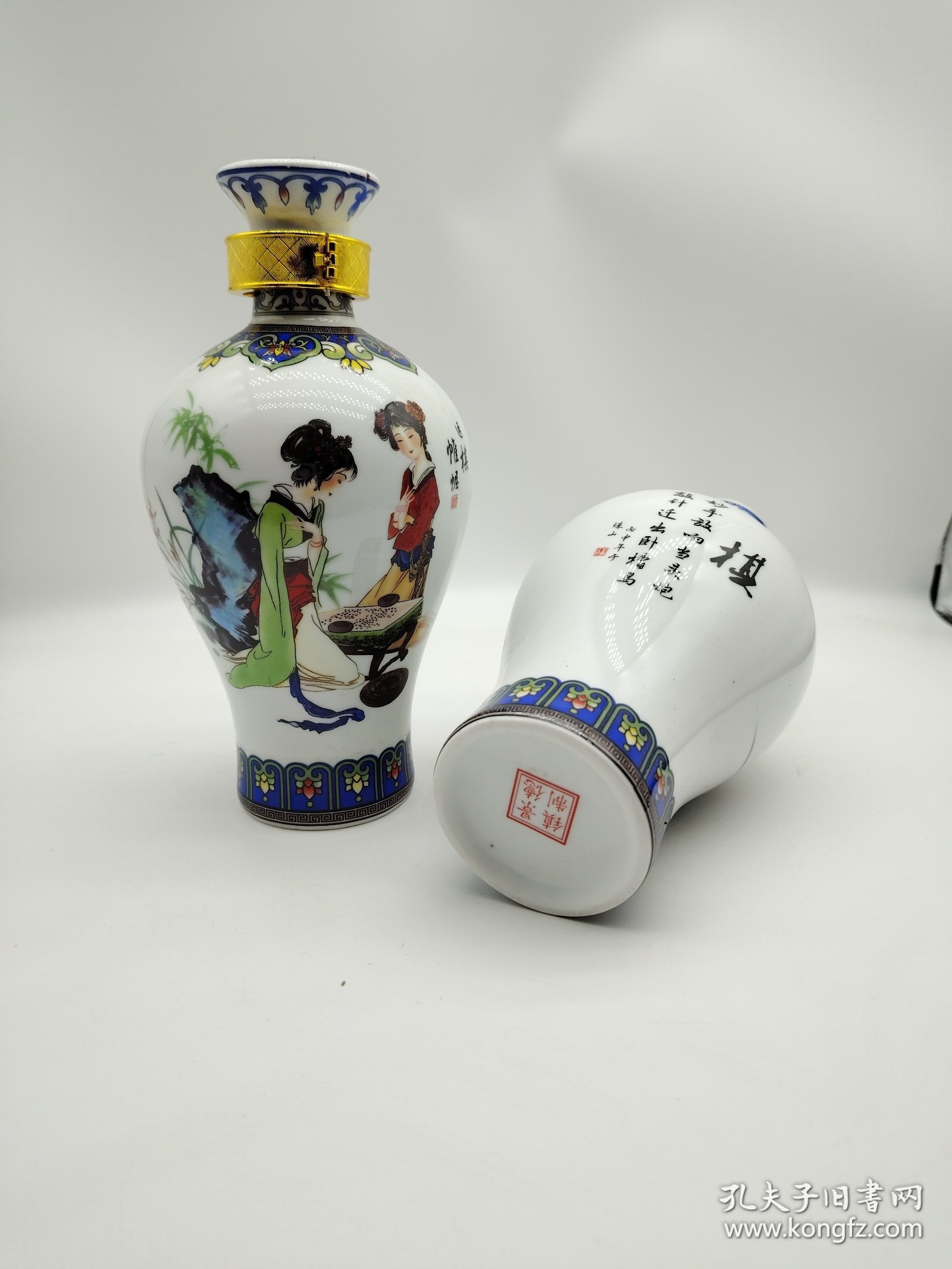 空酒瓶美女一对完好无损