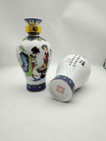 空酒瓶美女一对完好无损