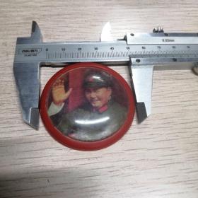毛主席像章。（手工章）