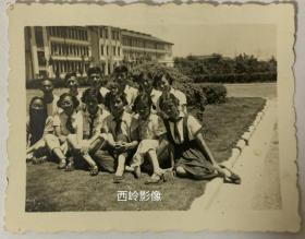 【老照片】1950年代华东师范大学学生照小型合影照一张-- 旧照系华东师大校友邱德花旧藏。