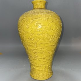 清代乾隆年制浮雕龙梅瓶，接老底一个