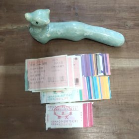 2008年火车票3张（其中南昌至郑州不清晰），东莞汽车票几十张。有粘痕、破损。