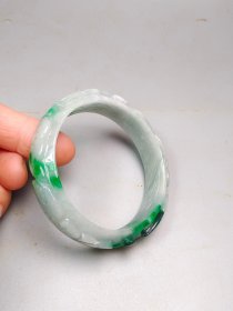 缅甸飘花老翡翠雕刻手镯，内径5.8cm，条粗1.4cmk