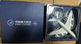 中国南方航空 合金飞机模型 带外盒 摆放至今甚少打开