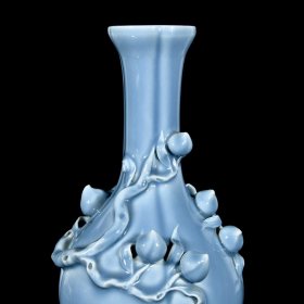 清乾隆天青釉捏花九桃纹橄榄瓶 31/15厘米