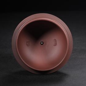 紫砂壶
品名：莲子
底款：范曾，顾景舟
尺寸：19/12cm
容量：600cc
紫砂分类：原矿清水泥
底款介绍：顾景舟（1915-1996），原名景洲。别称：曼希、瘦萍、武陵逸人、荆南山樵。自号壶叟、老萍。宜兴紫砂名艺人，中国美术家协会会员