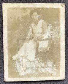 1930年代 体态丰腴的江南短发美女肖像照一枚