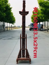 桃木剑，纯手工雕刻，雕刻精细，器型独特。包浆厚重，品相完整