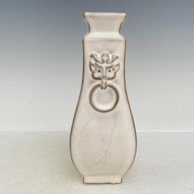 哥瓷虎头瓶，高18厘米，直径7厘米