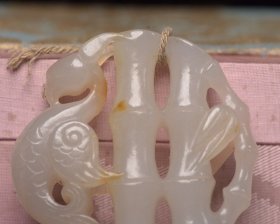 和田玉节节高升规格: 5.6×5.6×1.2厘米重 50克