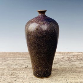 宋钧窑玫瑰紫釉梅瓶 高25.5厘米直径13.5厘米