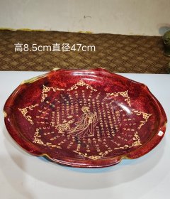 美品·精工细作满工钧窑绛彩红釉变釉刻瓷描金满文人物纹瓣口赏盘。