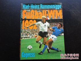 踢球者出版社，鲁梅尼格挂名主编，带软封面大型铜板硬精全彩1982世界杯画册。