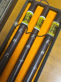 武林邵芝岩（芝兰图）毛笔一盒 小号羊毫出锋4.6cm 口径0.9cm 中号羊毫出锋5.2cm 口径1.1cm 大号兼毫出锋5.7cm 口径1.2cm。一套三支（不拆卖）