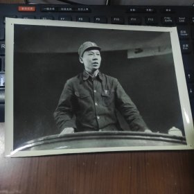 1943年，刘少奇在陕甘宁边区劳动英雄大会上作报告