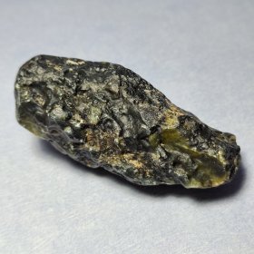 新疆戈壁滩碧玉原石 规格7.5*4.6*3.5cm 重105克
