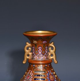 清乾隆珐琅彩鎏金花卉纹交泰瓶，高20厘米直径11厘米