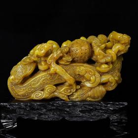珍藏寿山石田黄雕刻群螭龙摆件，
净长30厘米宽9厘米高18厘米，净重6432克