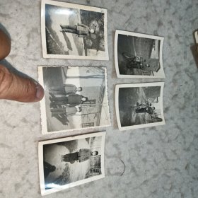 老照片209——跨越60、70年代某少年在家平房附近照片5张合售