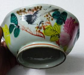 民国时期飞鸟花卉粉彩瓷器碗图案逼真有建造名号