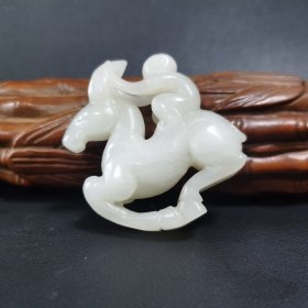 旧藏 和田玉 马上封猴 密度高，沁色自然，油性十足，雕工精细考究，寓意好，玉质细腻温润 收藏送礼佳品