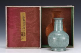 C293---旧藏宋官窑弦纹瓶