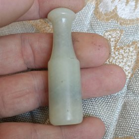 和田青白玉烟嘴一个