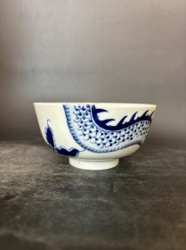 清代青花龙纹茶碗