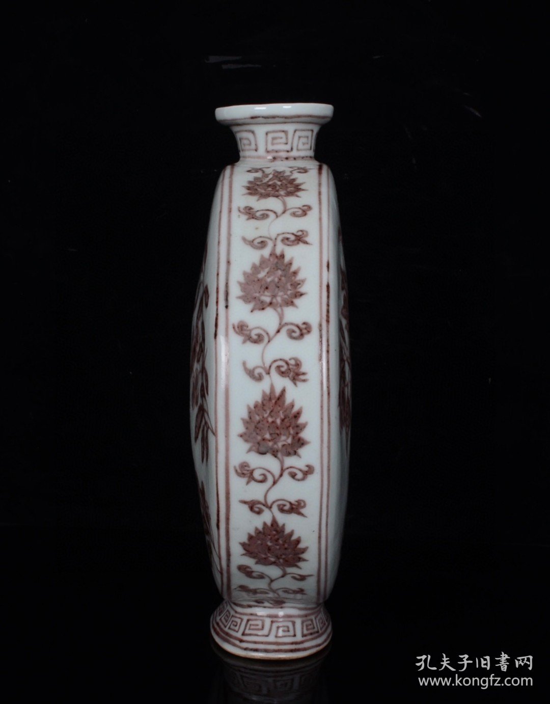 明宣德釉里红花鸟纹扁瓶 25x21厘米