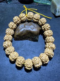 精美勿里达藏式宽龙金刚菩提手串一条 ，