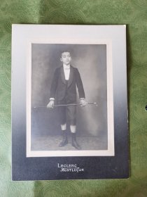 老照片 银盐胶片 法国 拿着文明棍的少年