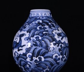 大明宣德年制青花海水纹葫芦瓶，高46×28厘米