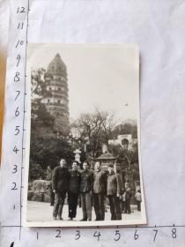 70年代5人南京虎丘塔合影照照片