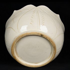 宋定窑雕刻莲花纹香薰炉 高13cm 直径14cm