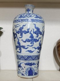 明代万历天马青花梅瓶，口歪，全品 高41.5cm，口径6.5cm，