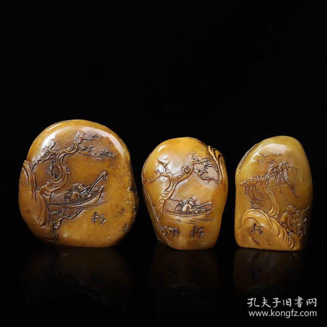 珍藏手工篆刻寿山石原石闲章印章一套，印章尺寸约为4.5×1.8×4.6厘米左右，印章净总重326克，搭配布盒