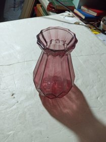 老花瓣纹玻璃花瓶(直径10cm高15cm)