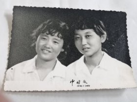 1978年两美女武汉留念